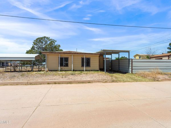 127 E APACHE Street, Huachuca City, AZ 85616