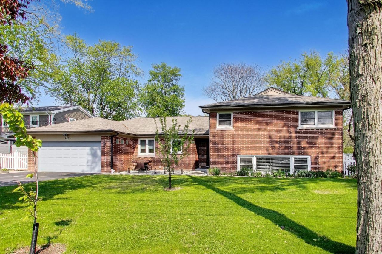 2725 Roslyn Lane, Highland Park, IL 60035 Main Photo