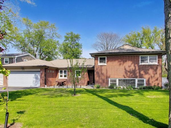 2725 Roslyn Lane , Highland Park, IL 60035