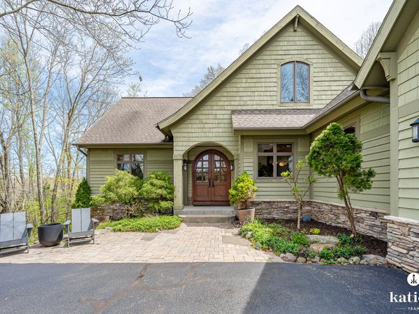 9100 Twin Oaks Lane NE, Ada, MI 49301