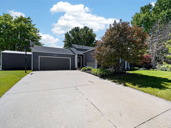 2531 E Rose Avenue , Des Moines, IA 50320