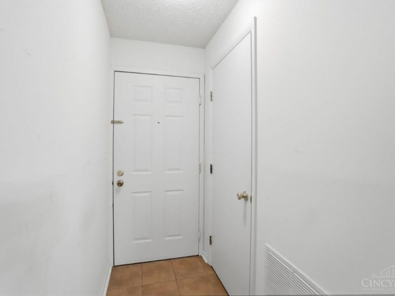 8887 Eagleview Drive, Unit 6, West Chester, OH 45069 Photo 10
