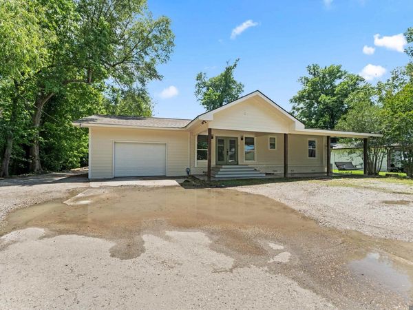15376 Tiger Bend Rd, Baton Rouge, LA 70817