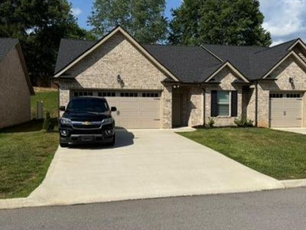 5918 Knox Hill Way, Knoxville, TN 37912