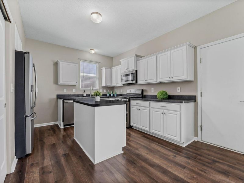 5633 Renner Road, Columbus, OH 43228 Photo 3