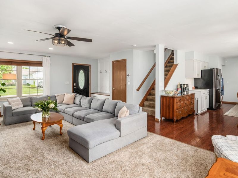 827 Bledsoe Drive, Galloway, OH 43119 Photo 5