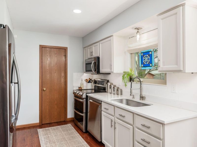 827 Bledsoe Drive, Galloway, OH 43119 Photo 9
