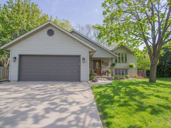 509 Mary Knoll Ln, Watertown, WI 53098