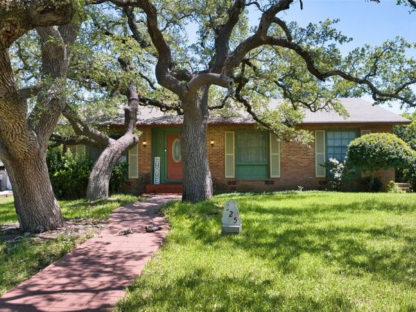 325 E Rainey ST , Mason, TX 76856