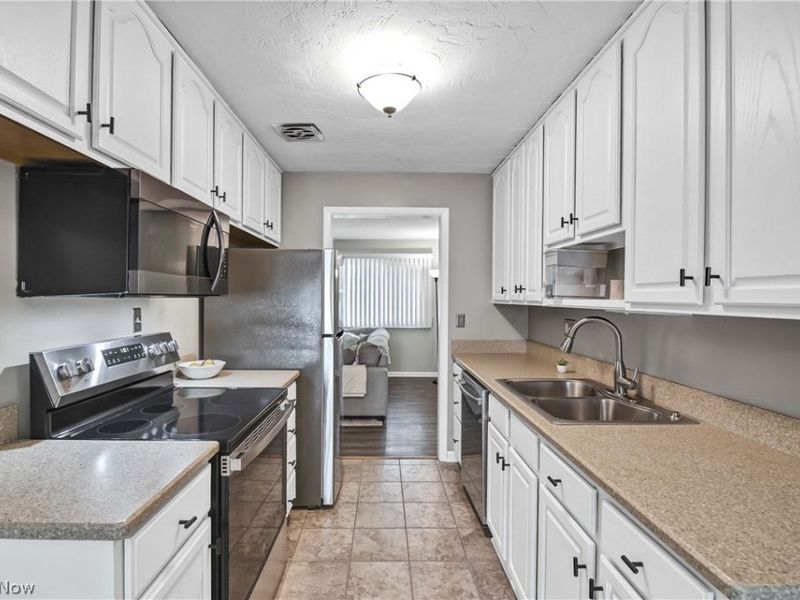 25345 Country Club Boulevard, Unit 12-11, North Olmsted, OH 44070 Photo 15