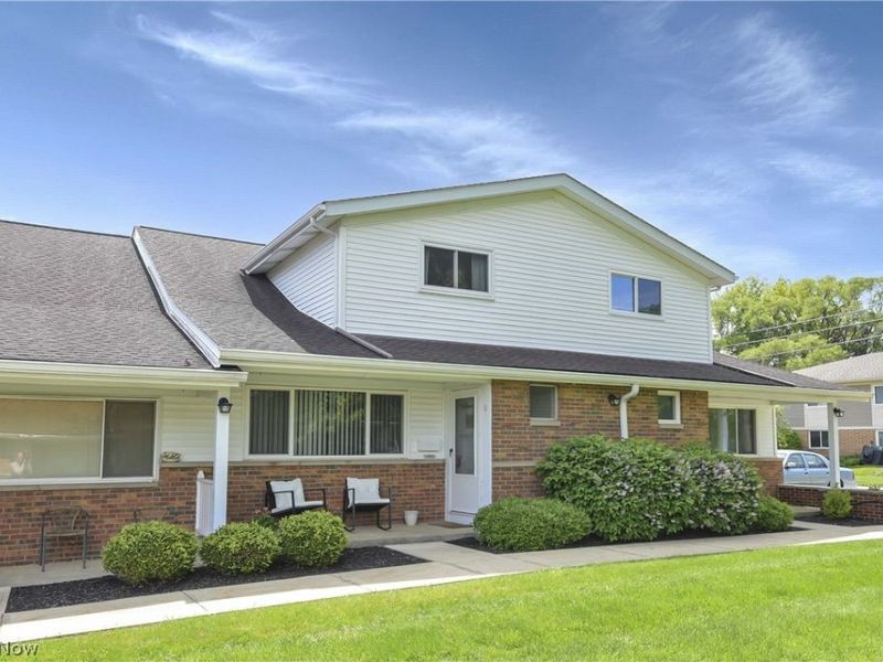 25345 Country Club Boulevard, Unit 12-11, North Olmsted, OH 44070 Photo 2