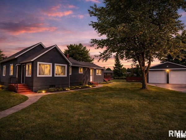 130 E MAPLE Street, Roseville, IL 61473