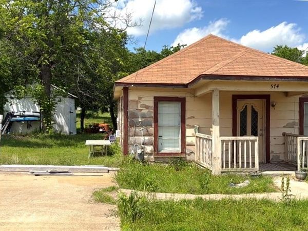 574 E Marshall Street , Van Alstyne, TX 75495