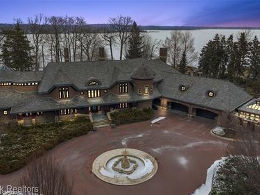 4740 Dow Ridge Road, Orchard Lake Village, MI 48324