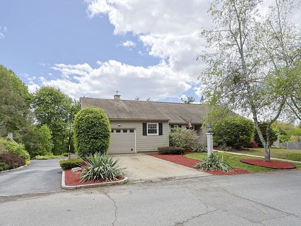 24 Waldo St, Dracut, MA 01826