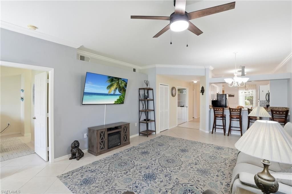 340 Robin Hood Cir, Unit 102, Naples, FL 34104 Photo