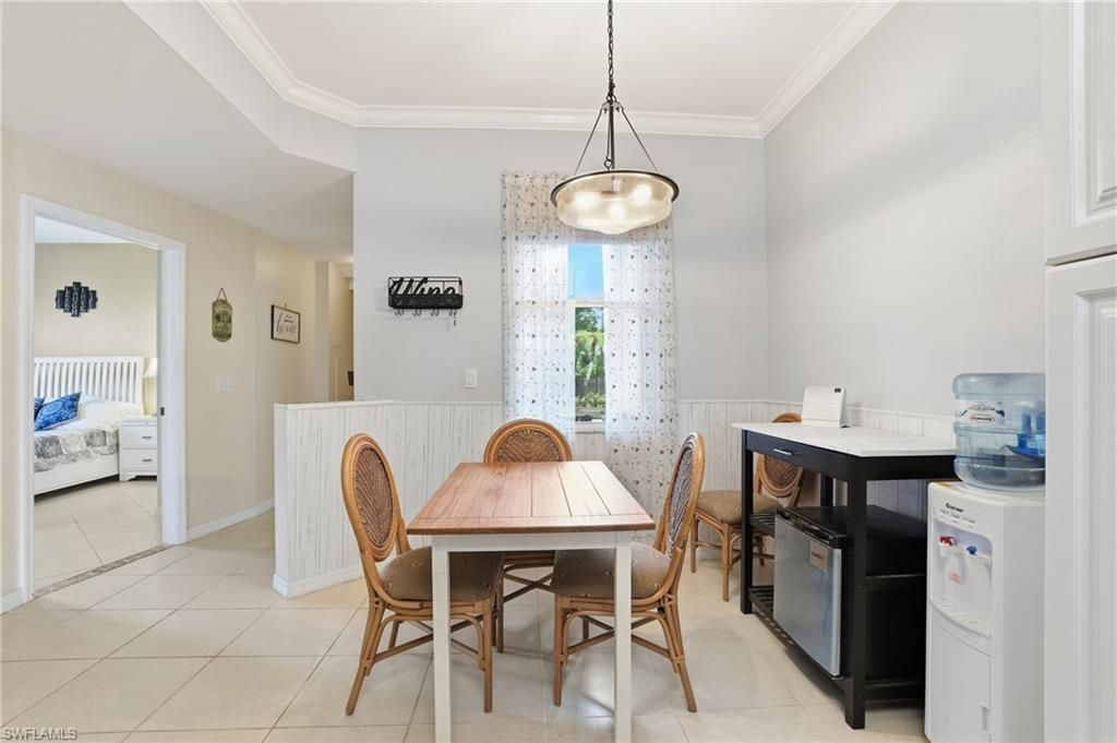 340 Robin Hood Cir, Unit 102, Naples, FL 34104 Photo