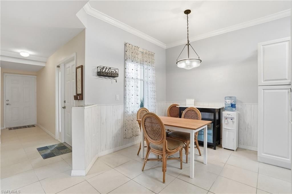 340 Robin Hood Cir, Unit 102, Naples, FL 34104 Photo