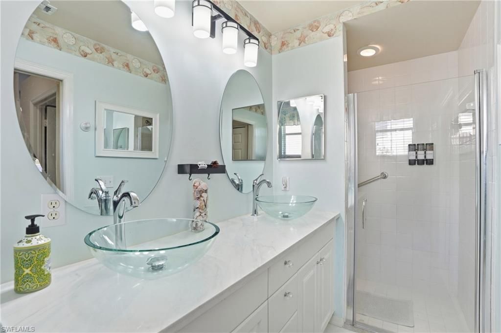340 Robin Hood Cir, Unit 102, Naples, FL 34104 Photo