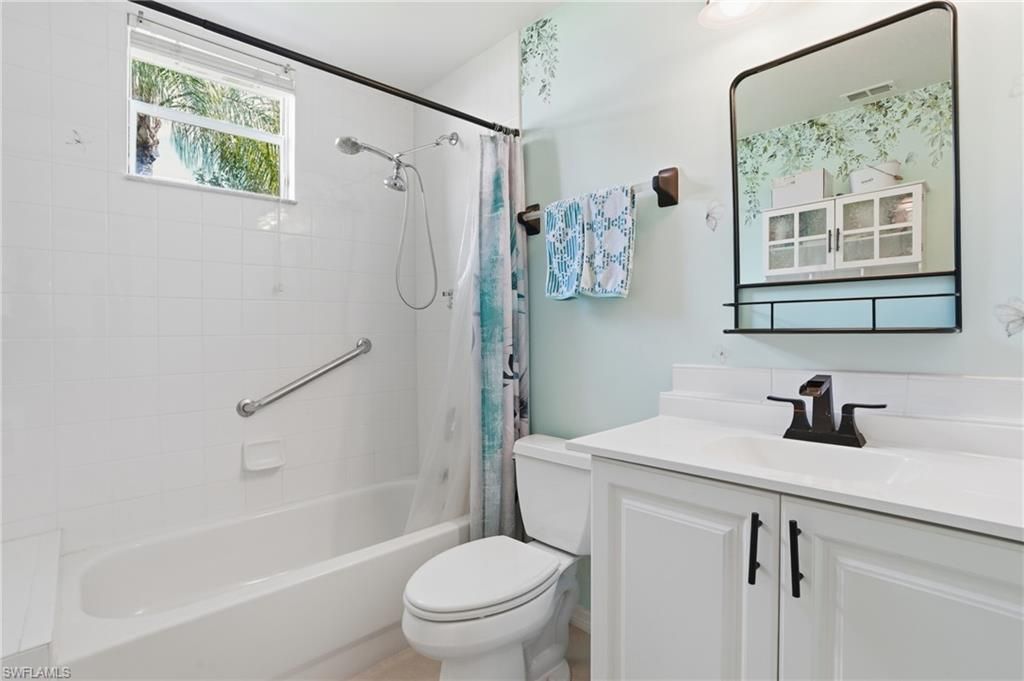 340 Robin Hood Cir, Unit 102, Naples, FL 34104 Photo