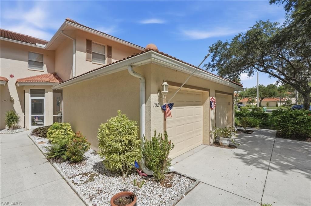 340 Robin Hood Cir, Unit 102, Naples, FL 34104 Photo