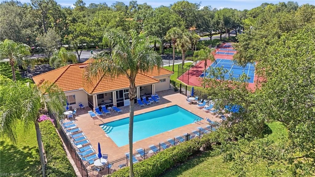 340 Robin Hood Cir, Unit 102, Naples, FL 34104 Photo