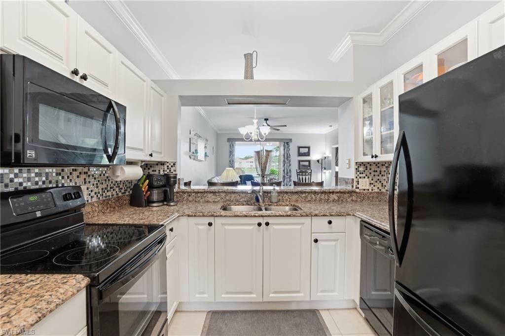 340 Robin Hood Cir, Unit 102, Naples, FL 34104 Photo