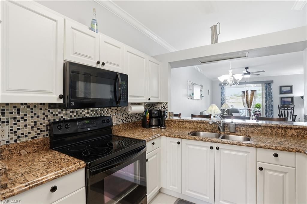 340 Robin Hood Cir, Unit 102, Naples, FL 34104 Photo