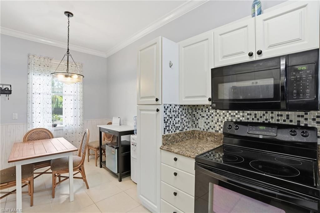 340 Robin Hood Cir, Unit 102, Naples, FL 34104 Photo
