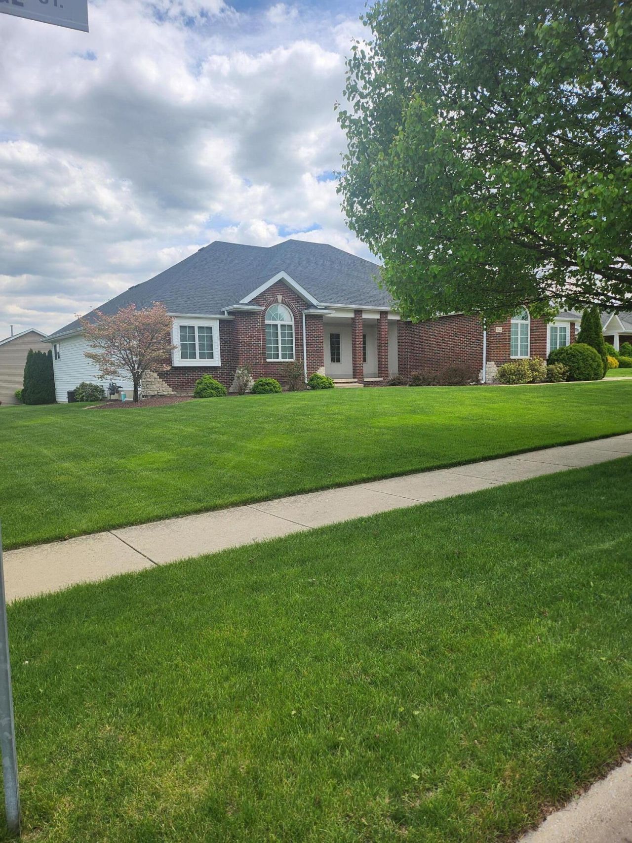 10553 Oakridge Court , Saint John, IN 46373 Main Photo