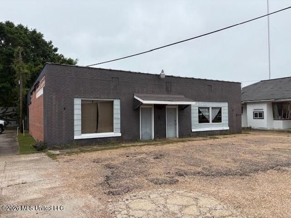 142 E 3rd Street, Forest, MS 39074