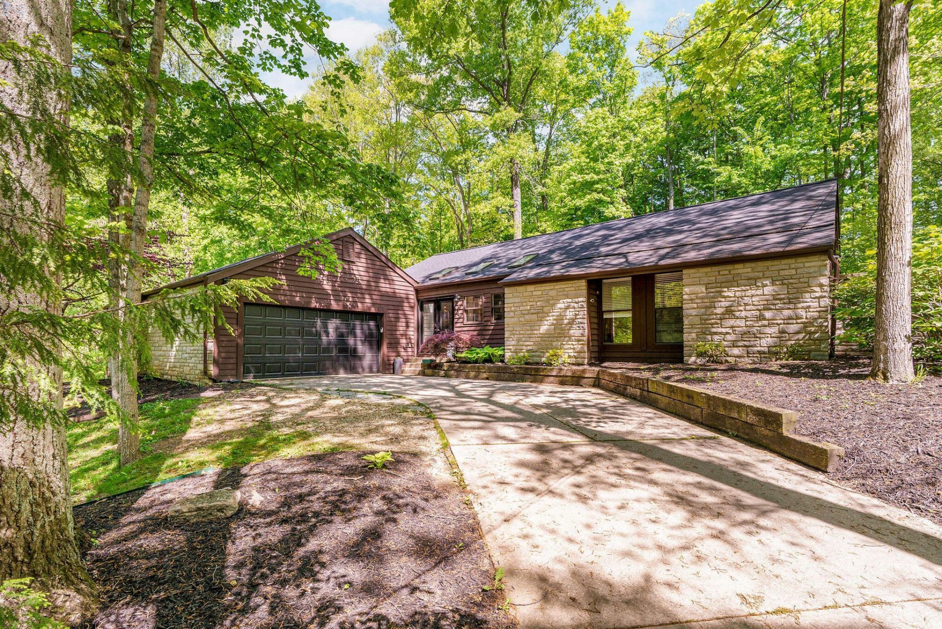 812 Beech Drive, Columbus, OH 43235 Main Photo