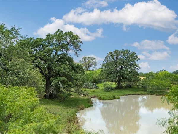 2612 Roosevelt DR , Kingsbury, TX 78638
