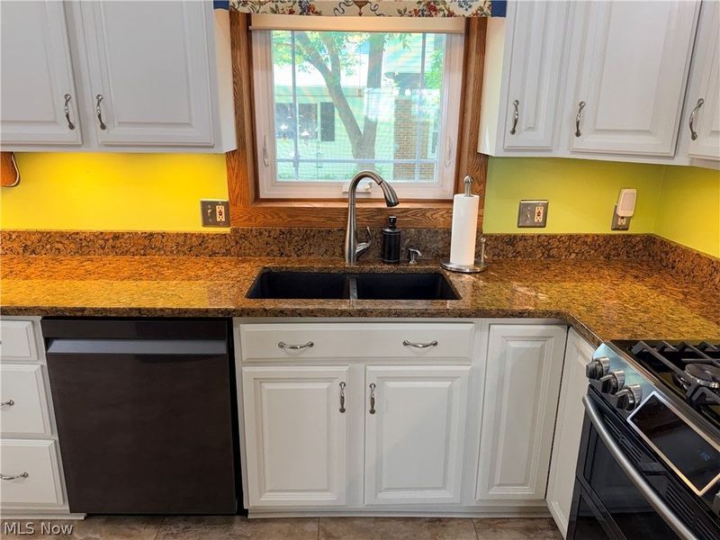 546 Letchworth Drive, Akron, OH 44303 Photo 6