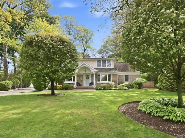 12 Woodland Avenue, Syosset, NY 11791