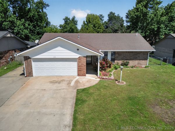 113 Magnolia Avenue , Pryor, OK 74361