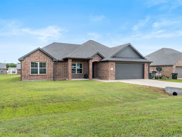 827 S McKinley Avenue , Calera, OK 74730