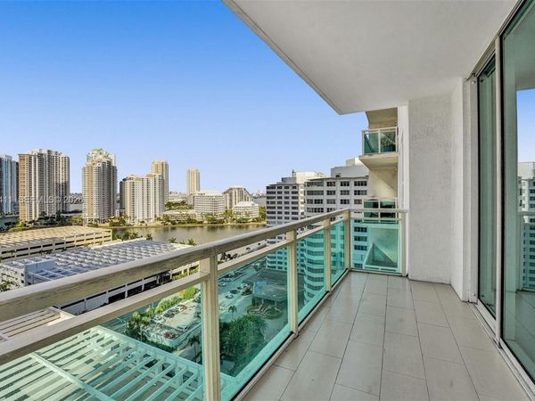 950 Brickell Bay Dr , Unit 1706, Miami, FL 33131