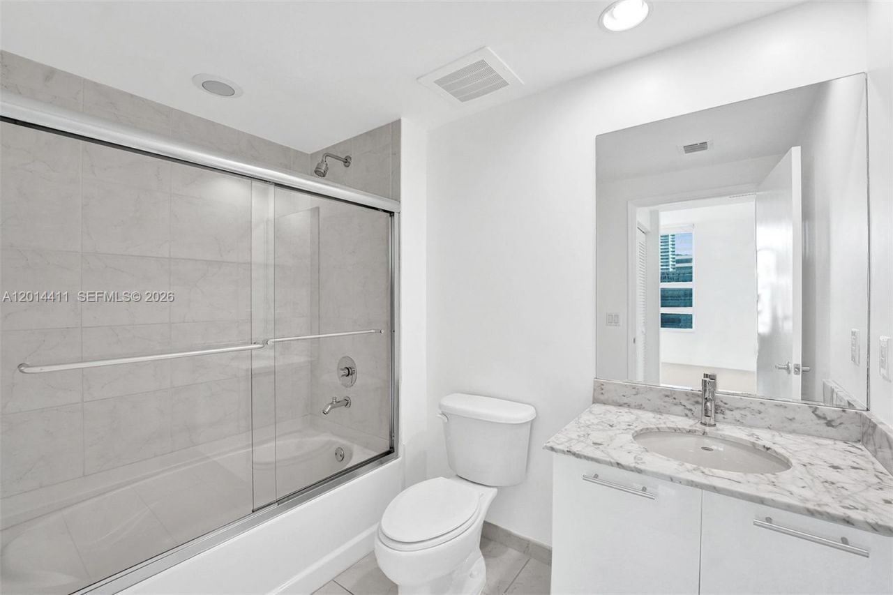 950 Brickell Bay Dr , Unit 1706, Miami, FL 33131 Photo