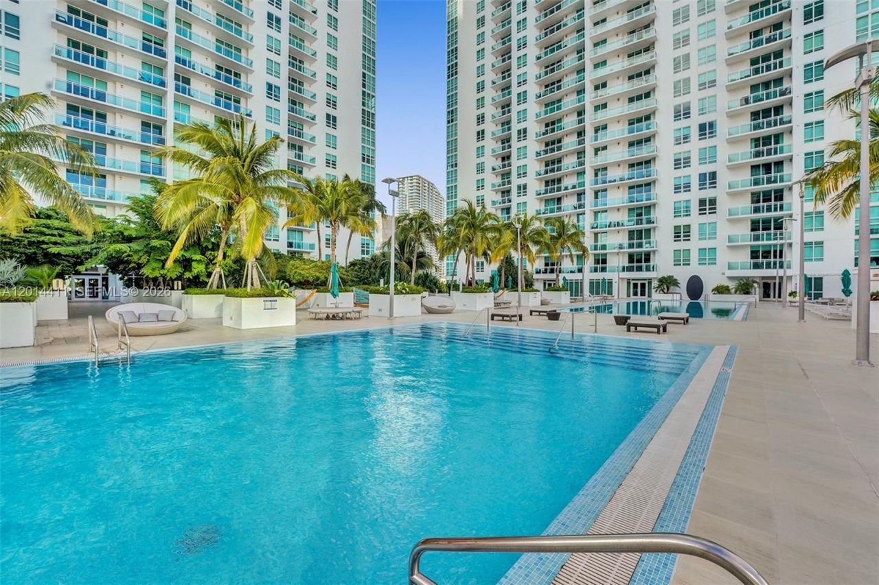 950 Brickell Bay Dr , Unit 1706, Miami, FL 33131 Photo