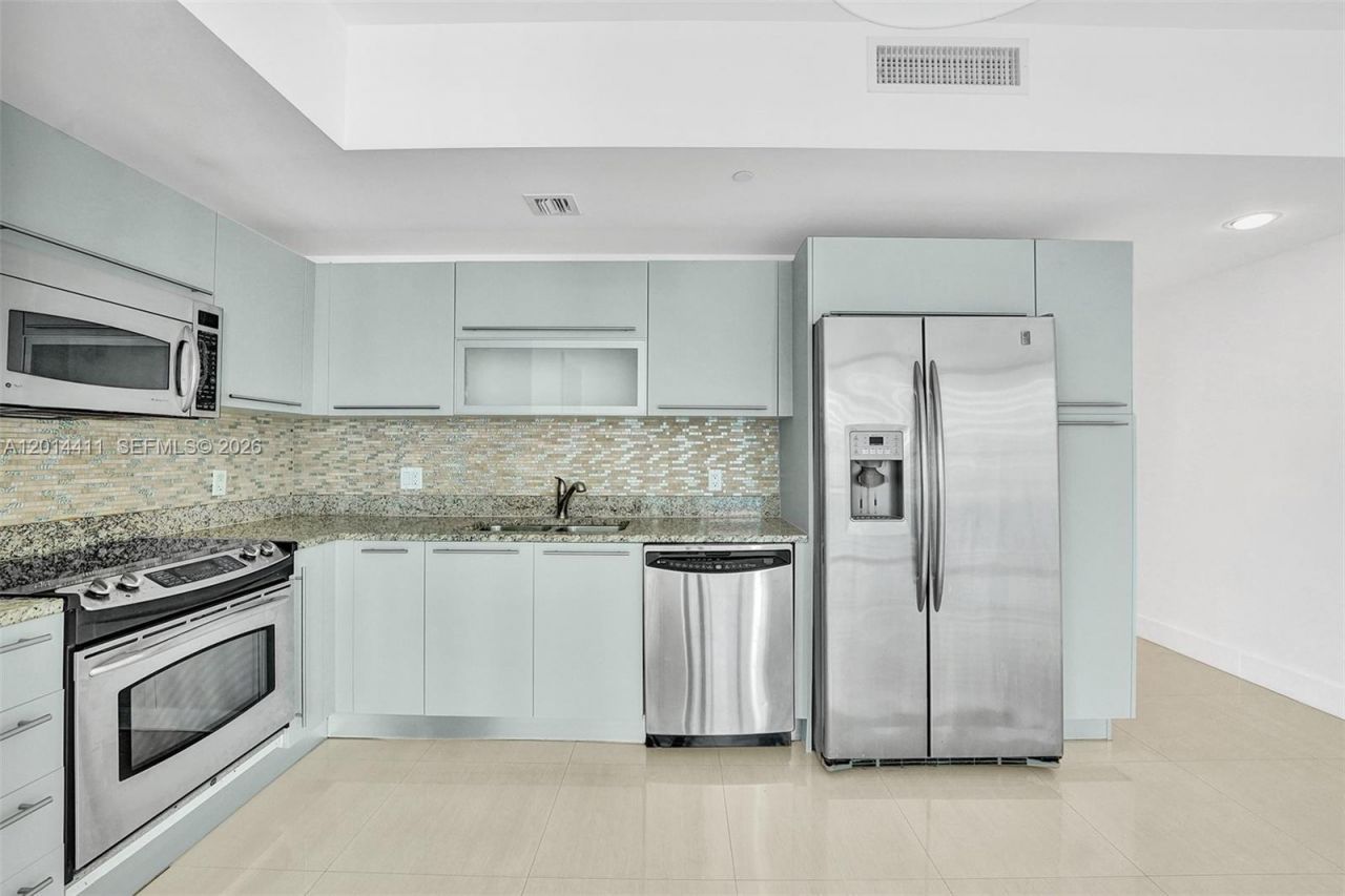 950 Brickell Bay Dr , Unit 1706, Miami, FL 33131 Photo