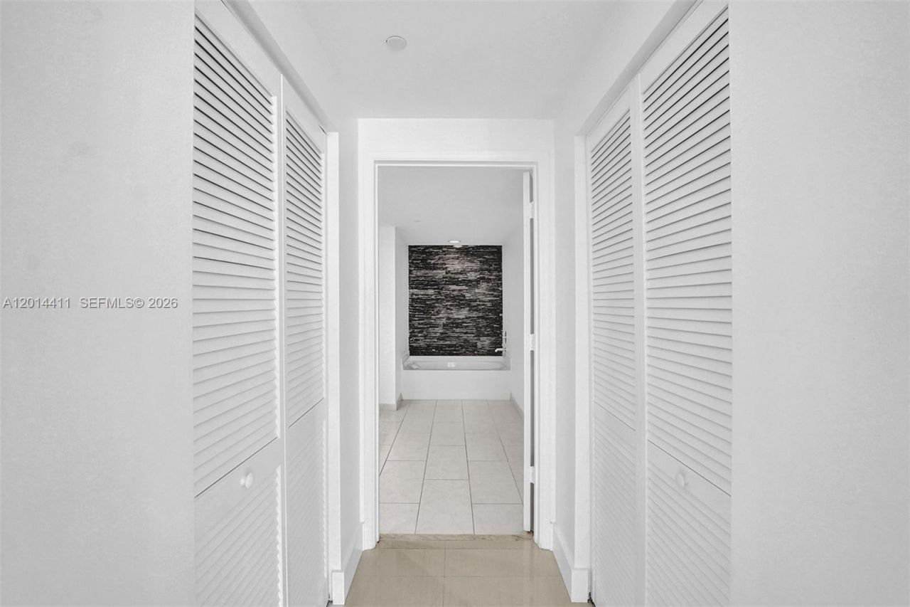 950 Brickell Bay Dr , Unit 1706, Miami, FL 33131 Photo
