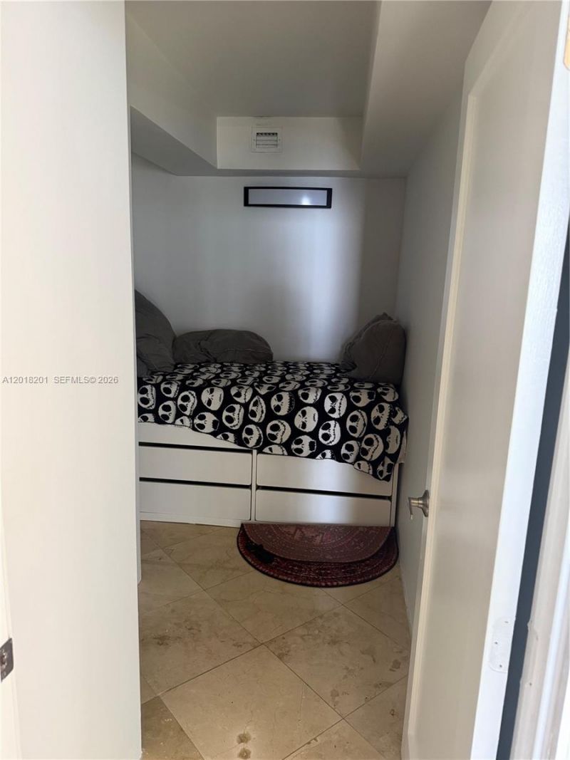 5750 Collins Ave , Unit 9K, Miami Beach, FL 33140 Photo
