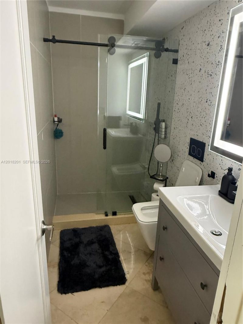 5750 Collins Ave , Unit 9K, Miami Beach, FL 33140 Photo