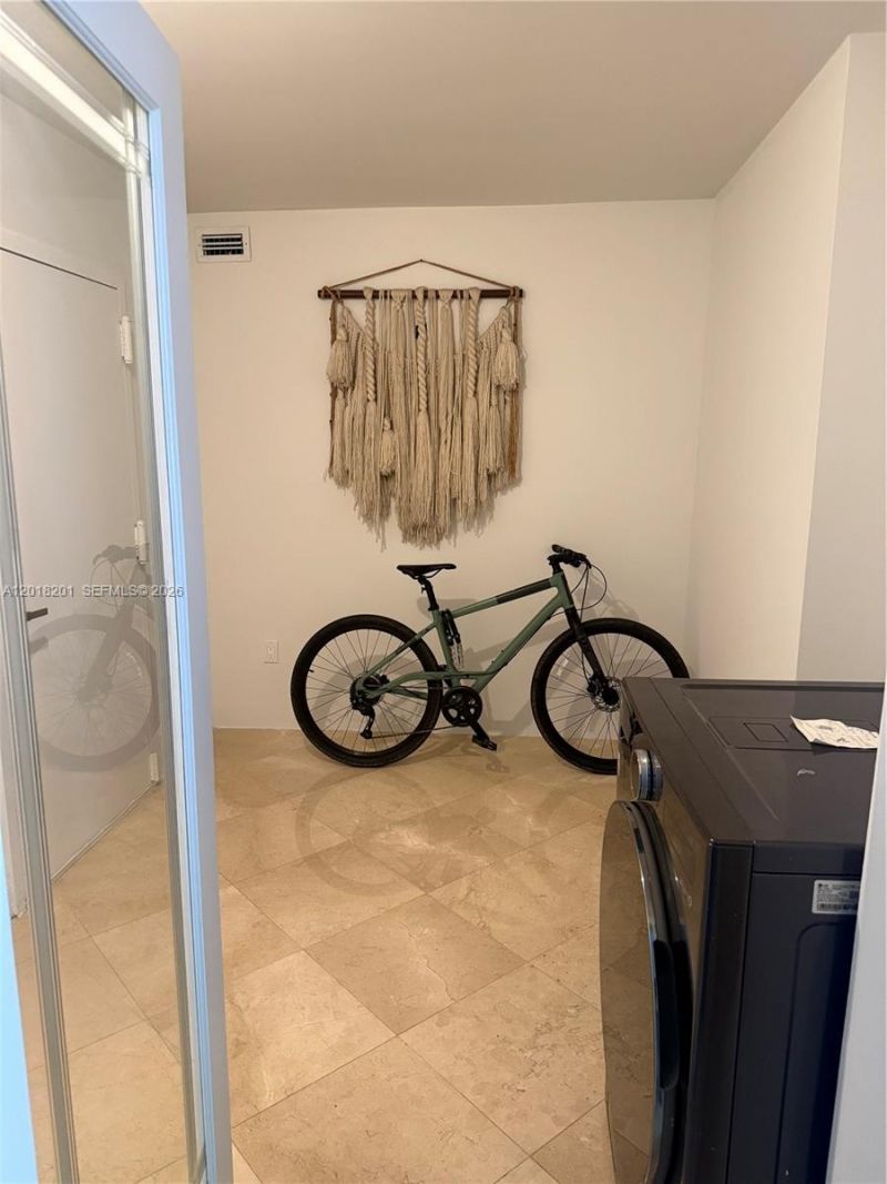 5750 Collins Ave , Unit 9K, Miami Beach, FL 33140 Photo