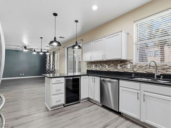 749 Beach Park Street , Henderson, NV 89015