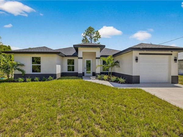 2916 Dora AVE N, LEHIGH ACRES, FL 33971