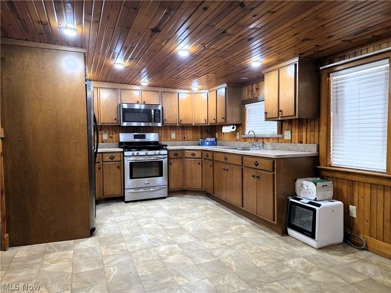 24936 Canal Street , East Rochester, OH 44625 Photo 2