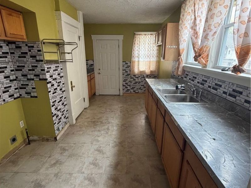 1070 Parkside Road, Cleveland, OH 44108 Photo 16