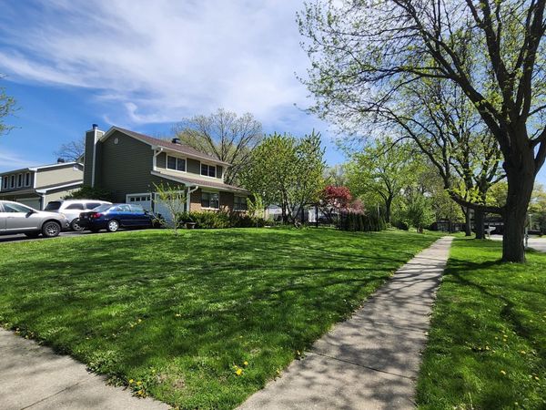 301 Oakbrook Court , Bartlett, IL 60103